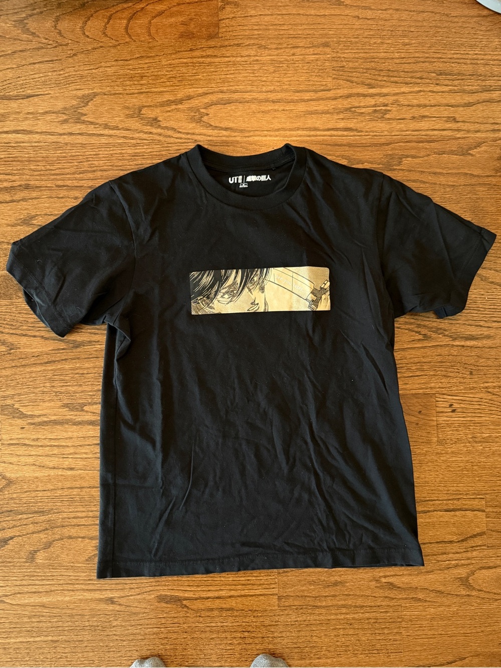 UT Attack on Titan Black Graphic Tee Uniqlo